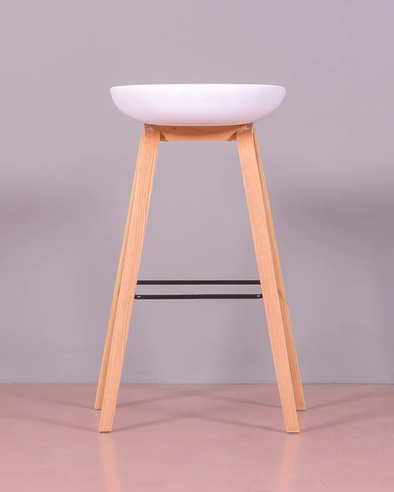 Sgabello Daxer dal design nordico con gambe in faggio | Nest Dream